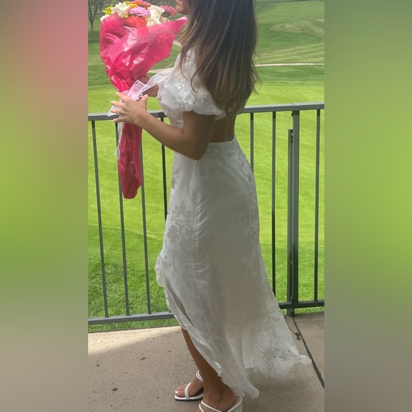 ASTR the label Dayanara Floral Burnout Puff sleeve midi dress - Picture 7 of 8